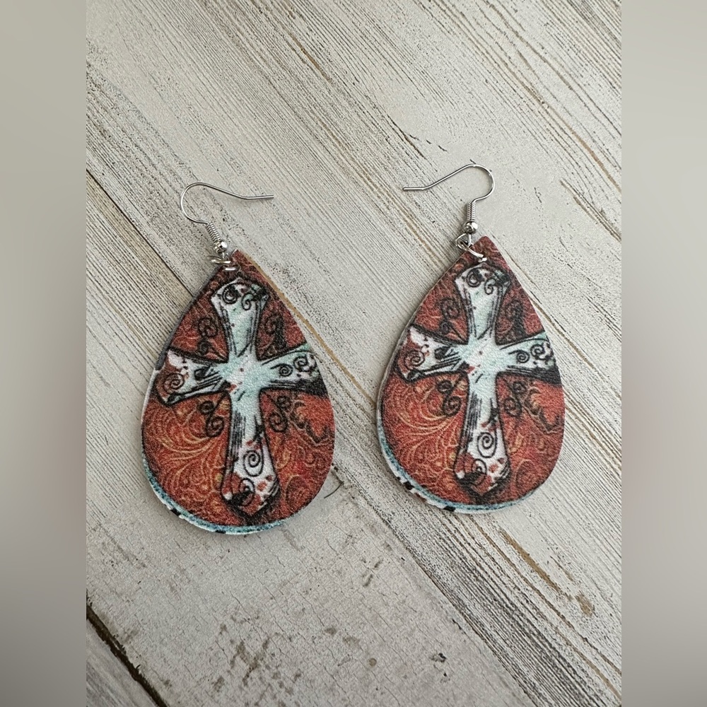 Faux leather cross Pattern teardrop earrings - Picture 3 of 3